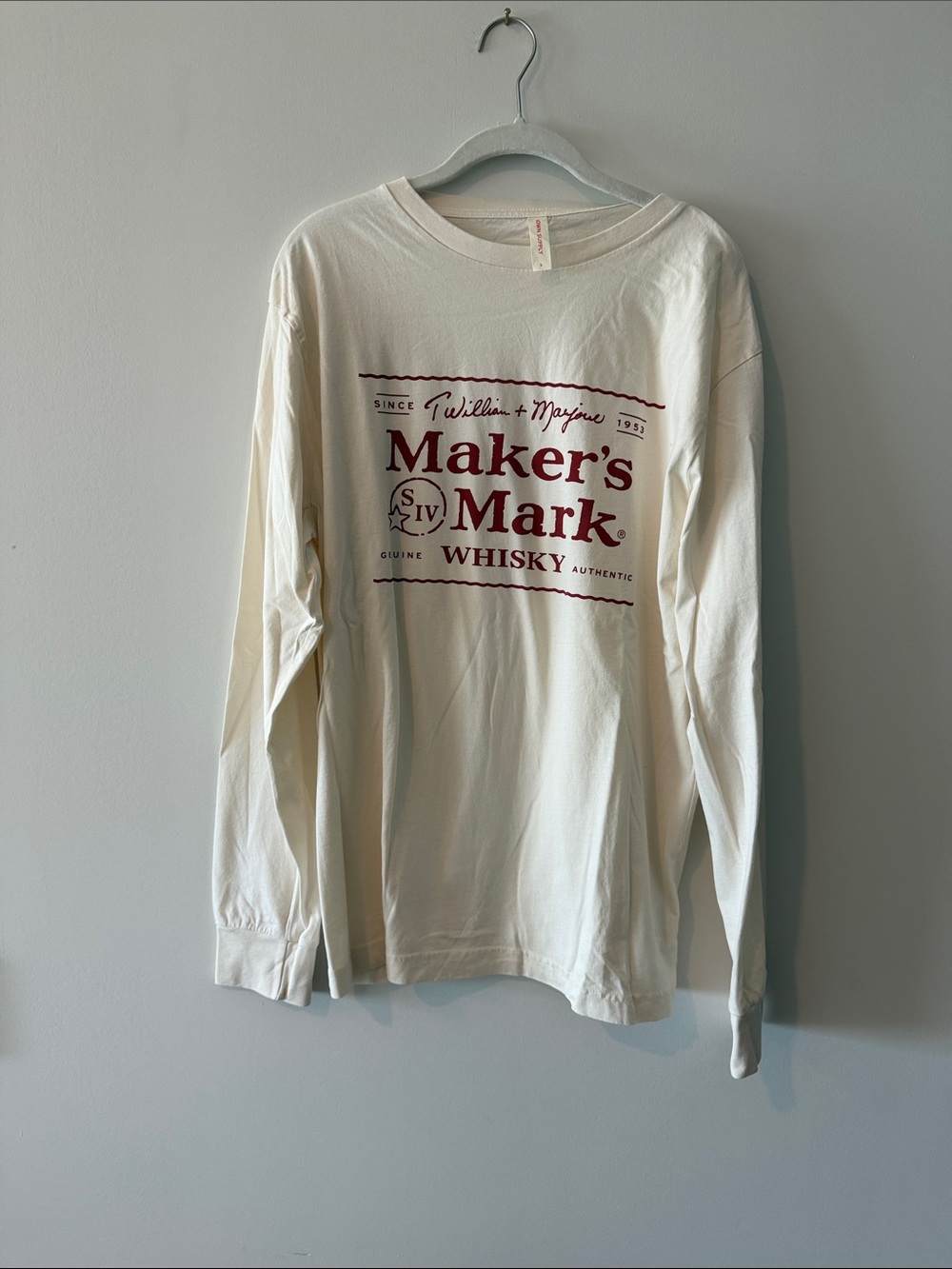 Marker’s Mark
Cream Long-Sleeve Tee